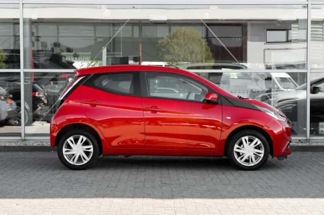 Toyota Aygo (2016) thumbnail 3