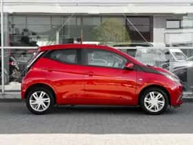Toyota Aygo (2016) thumbnail 3