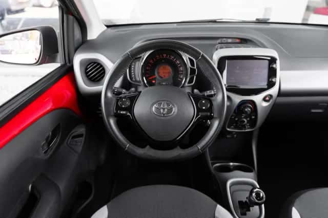 Toyota Aygo (2016) thumbnail 5