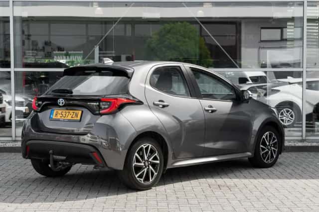 Toyota Yaris (2022) thumbnail 2