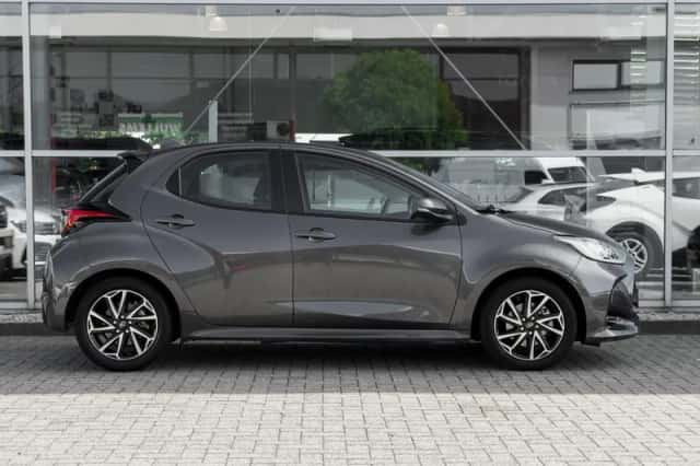 Toyota Yaris (2022) thumbnail 3