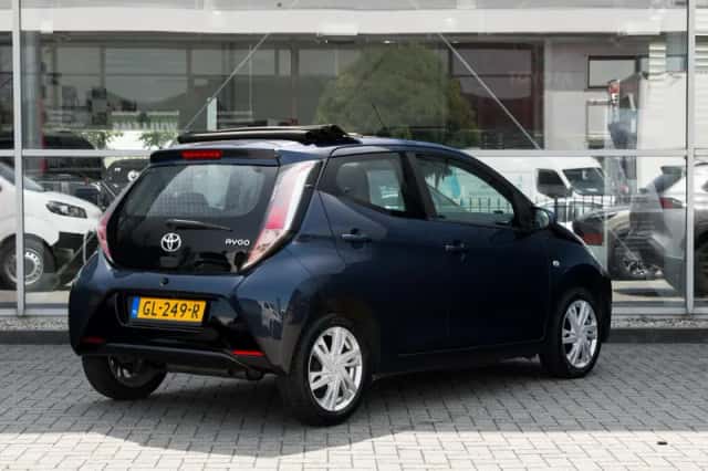 Toyota Aygo (2015) thumbnail 2