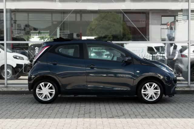 Toyota Aygo (2015) thumbnail 3