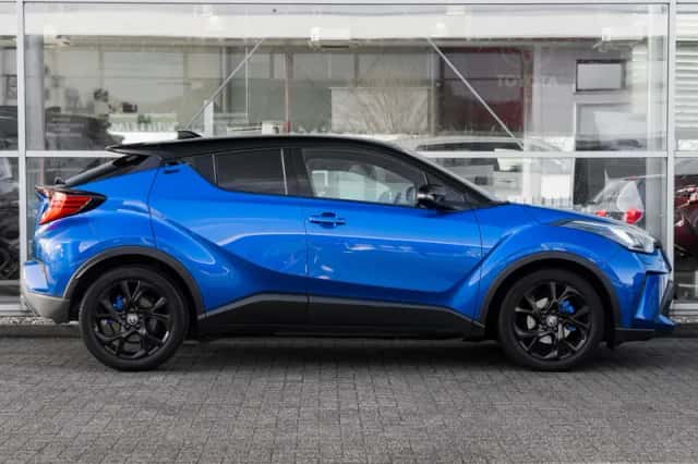 Toyota C-HR (2021) thumbnail 3