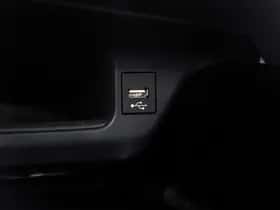 Toyota C-HR (2021) thumbnail 24