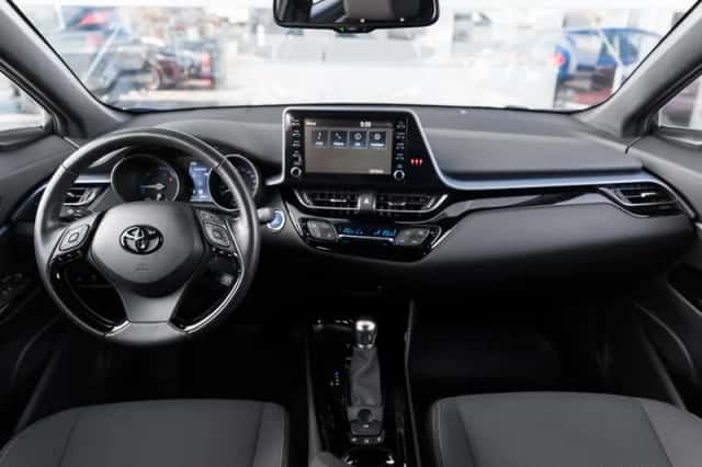Toyota C-HR (2021) thumbnail 4