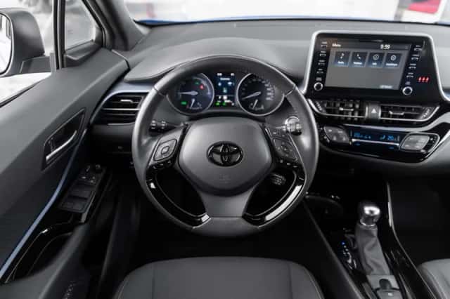 Toyota C-HR (2021) thumbnail 5
