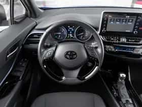 Toyota C-HR (2021) thumbnail 5