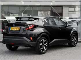 Toyota C-HR (2021) thumbnail 2