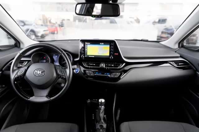 Toyota C-HR (2021) thumbnail 4