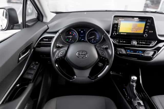Toyota C-HR (2021) thumbnail 5