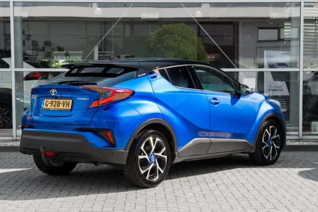 Toyota C-HR (2018) thumbnail 2