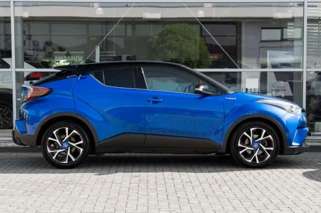 Toyota C-HR (2018) thumbnail 3