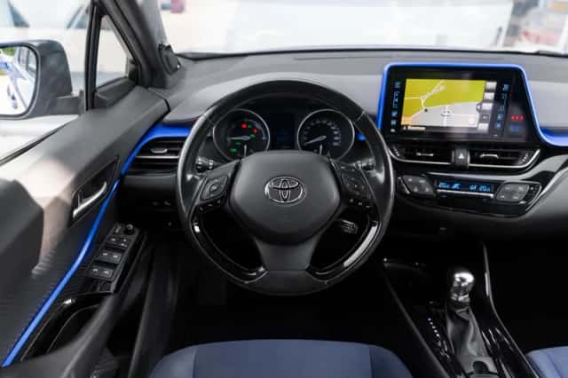 Toyota C-HR (2018) thumbnail 5