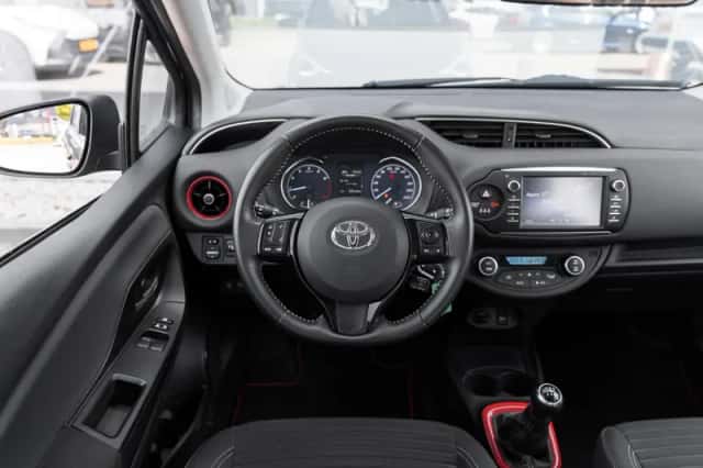 Toyota Yaris (2017) thumbnail 5
