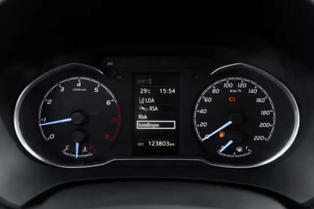 Toyota Yaris (2017) thumbnail 6