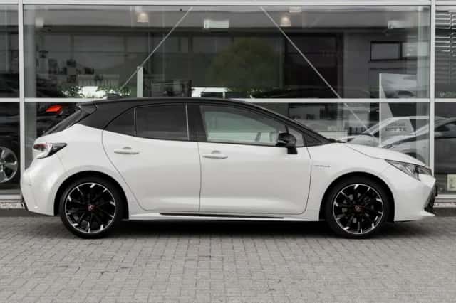 Toyota Corolla (2021) thumbnail 3