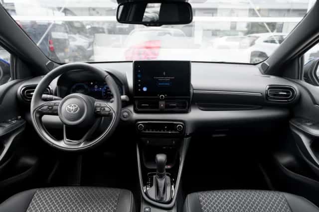 Toyota Yaris (2025) thumbnail 4