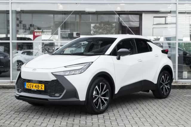 Toyota C-HR (2024) thumbnail 1