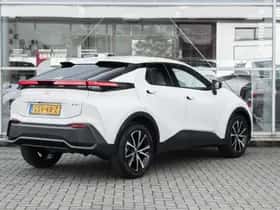 Toyota C-HR (2024) thumbnail 2