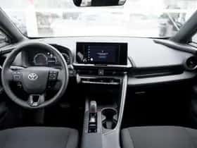 Toyota C-HR (2024) thumbnail 4
