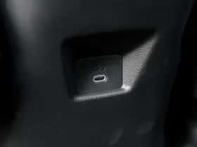 Toyota C-HR (2024) thumbnail 32