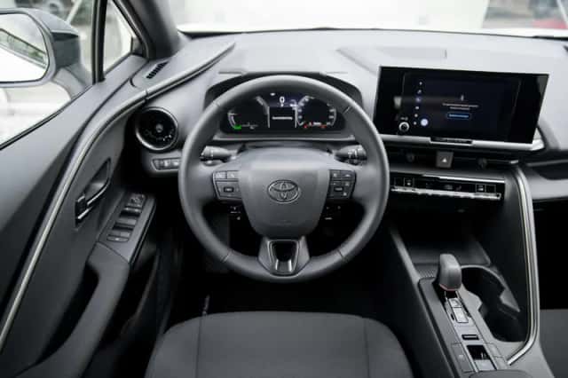 Toyota C-HR (2024) thumbnail 5