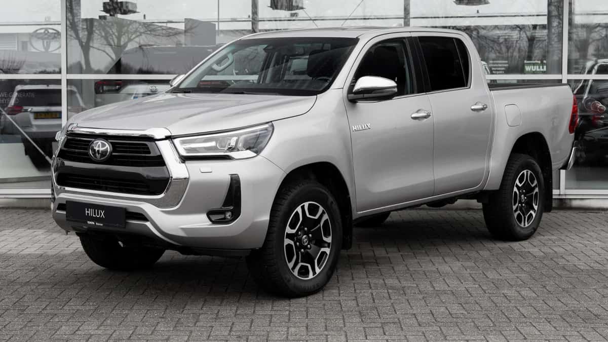 Toyota Hilux (2023) — foto 1
