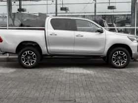 Toyota Hilux (2023) thumbnail 3