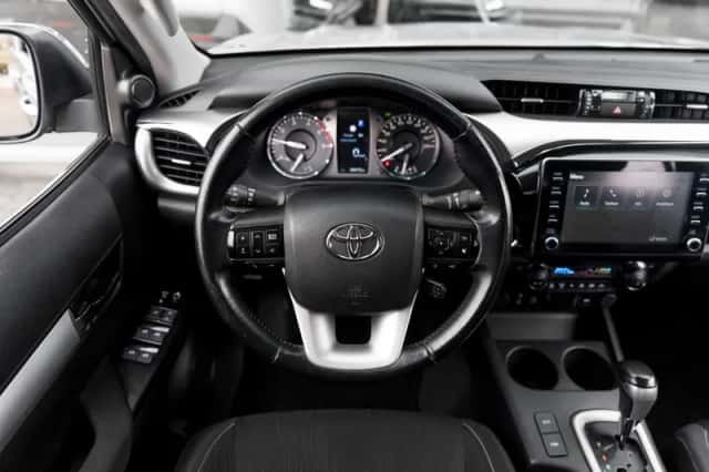 Toyota Hilux (2023) thumbnail 5