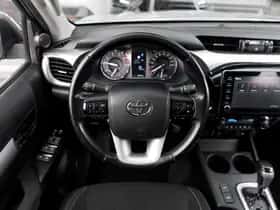 Toyota Hilux (2023) thumbnail 5