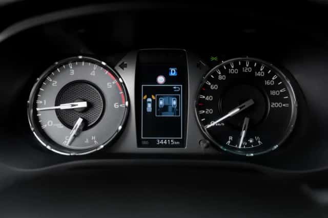 Toyota Hilux (2023) thumbnail 6