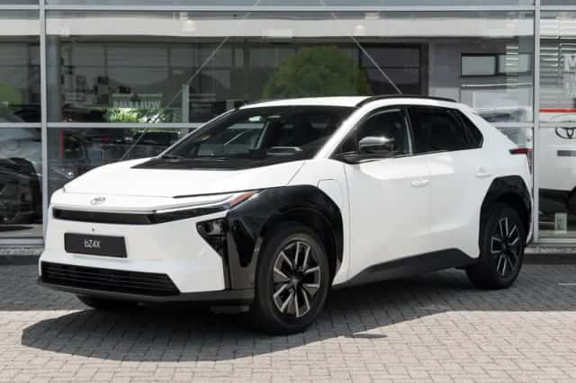 Toyota bZ4X (2026) thumbnail 1