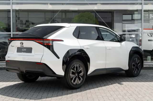 Toyota bZ4X (2026) thumbnail 2