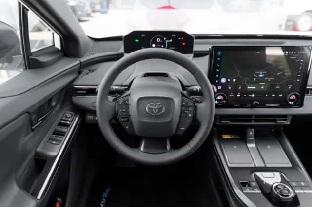 Toyota bZ4X (2026) thumbnail 5