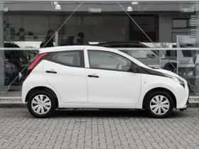 Toyota Aygo (2021) thumbnail 3
