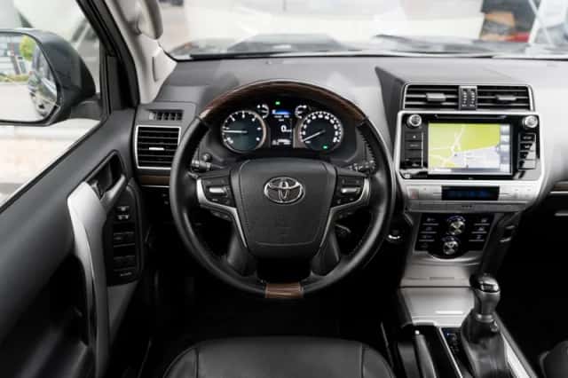 Toyota Land Cruiser (2019) thumbnail 5