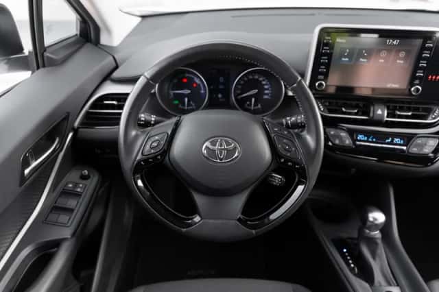 Toyota C-HR (2022) thumbnail 5