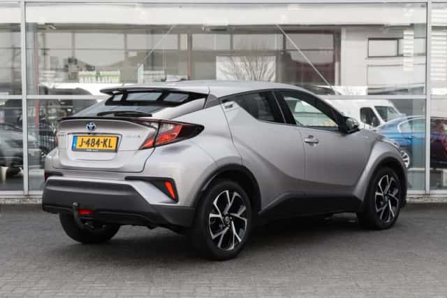 Toyota C-HR (2020) thumbnail 2