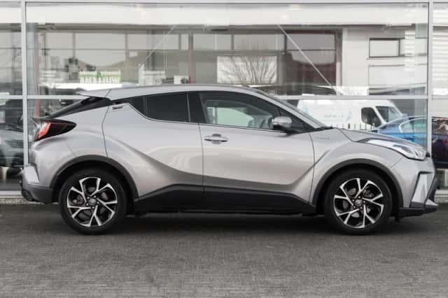 Toyota C-HR (2020) thumbnail 3
