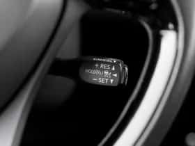 Toyota C-HR (2020) thumbnail 28