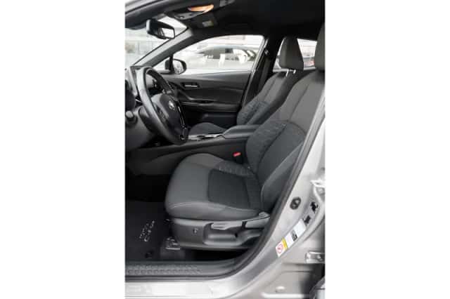 Toyota C-HR (2020) thumbnail 5