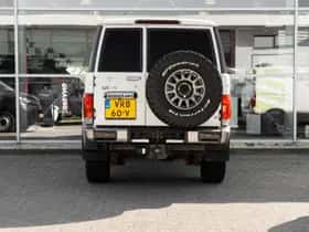 Toyota Land Cruiser (2022) thumbnail 12