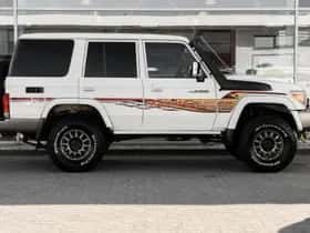 Toyota Land Cruiser (2022) thumbnail 3