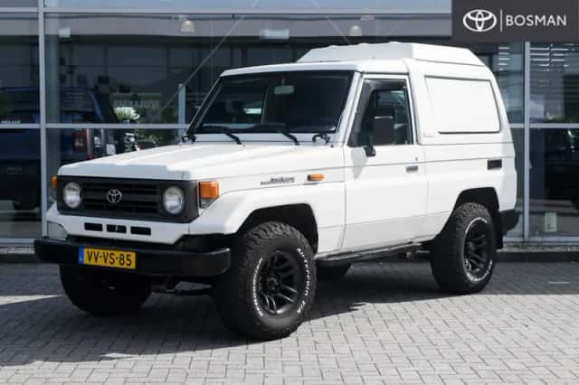 Toyota Land Cruiser (1998) thumbnail 1