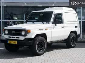Toyota Land Cruiser (1998) thumbnail 1