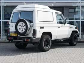 Toyota Land Cruiser (1998) thumbnail 2