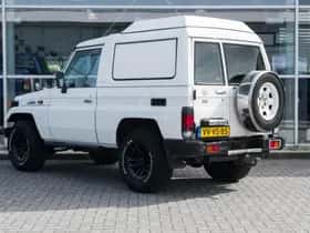 Toyota Land Cruiser (1998) thumbnail 13