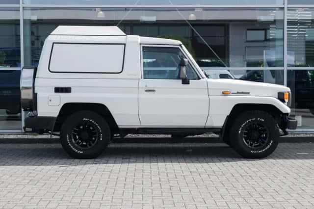 Toyota Land Cruiser (1998) thumbnail 3