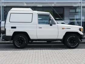 Toyota Land Cruiser (1998) thumbnail 3